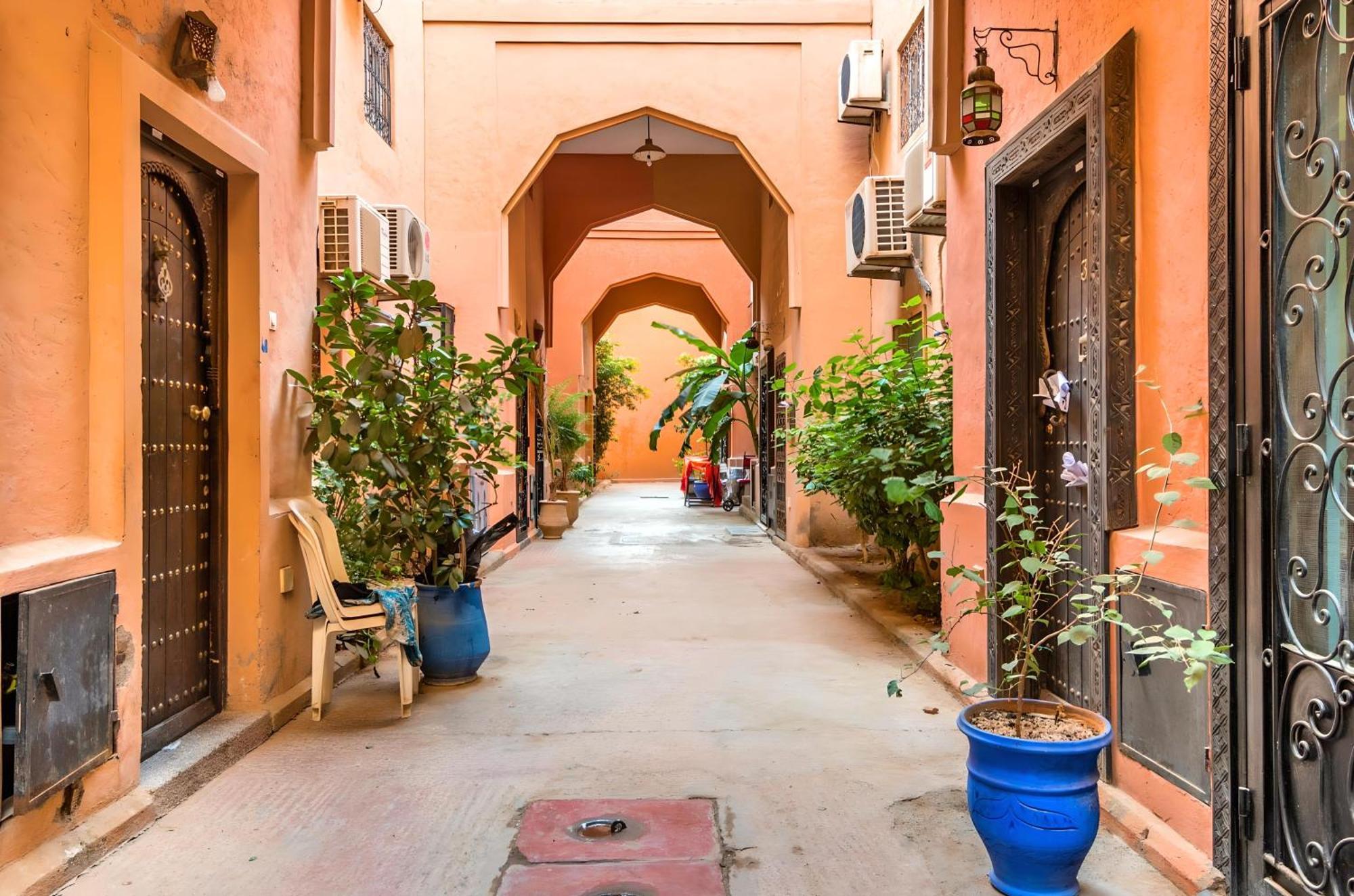 Tres Beau Riad A Marrakech Avec Piscines Marrakesh Exterior photo